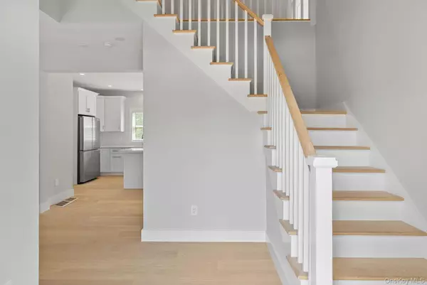 Hampton Bays, NY 11946,7 Fanning AVE