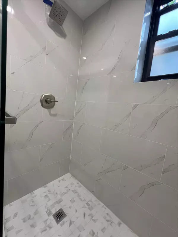 East Elmhurst, NY 11369,32-22 89 St #204