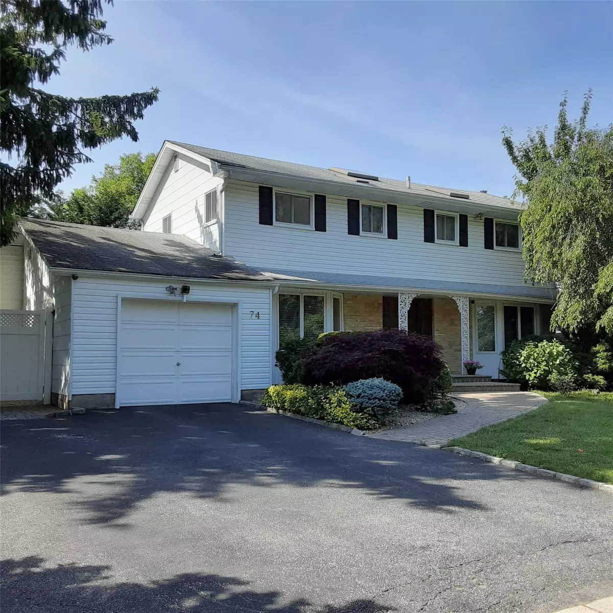 Jericho, NY 11753,74 Rockland Dr.