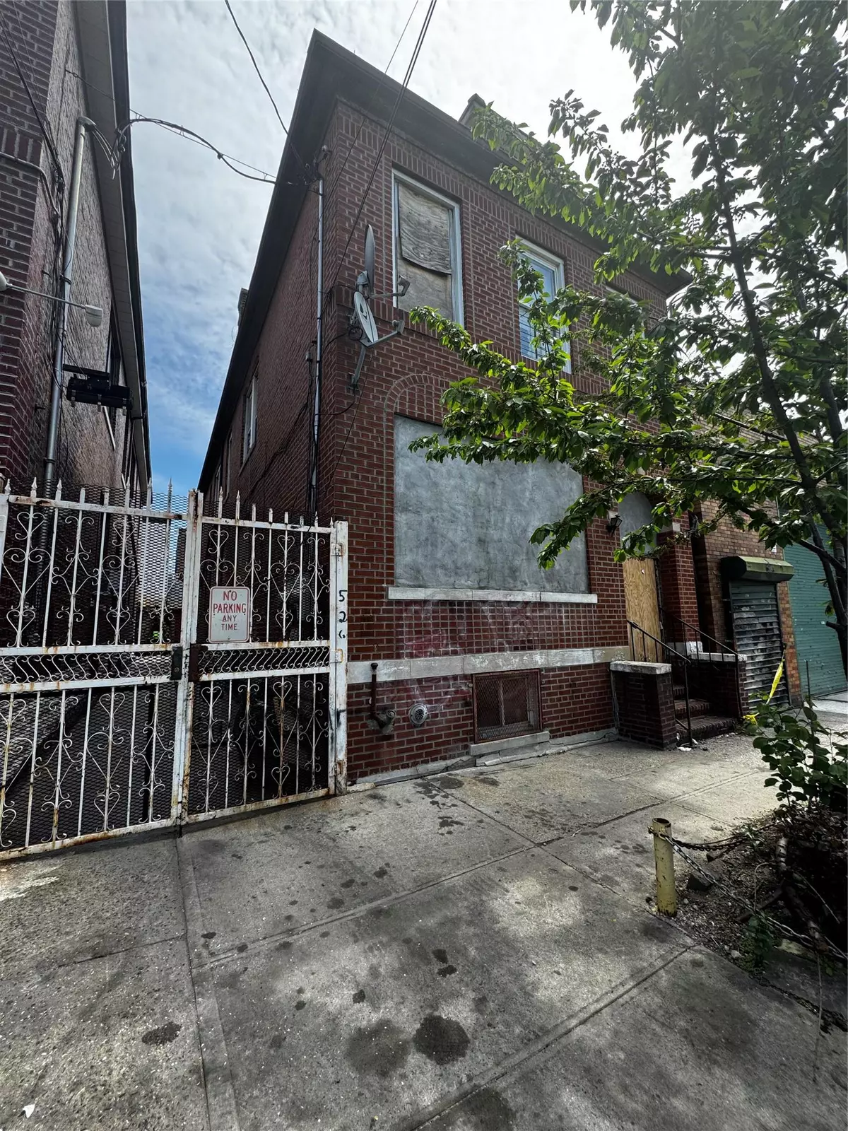 Bronx, NY 10474,526 Barretto ST