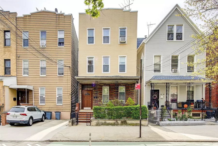 25-35 Crescent ST, Astoria, NY 11102