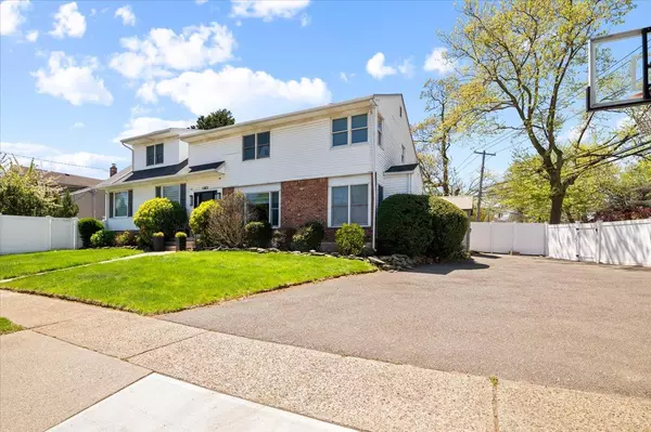 Woodmere, NY 11598,385 Forest AVE