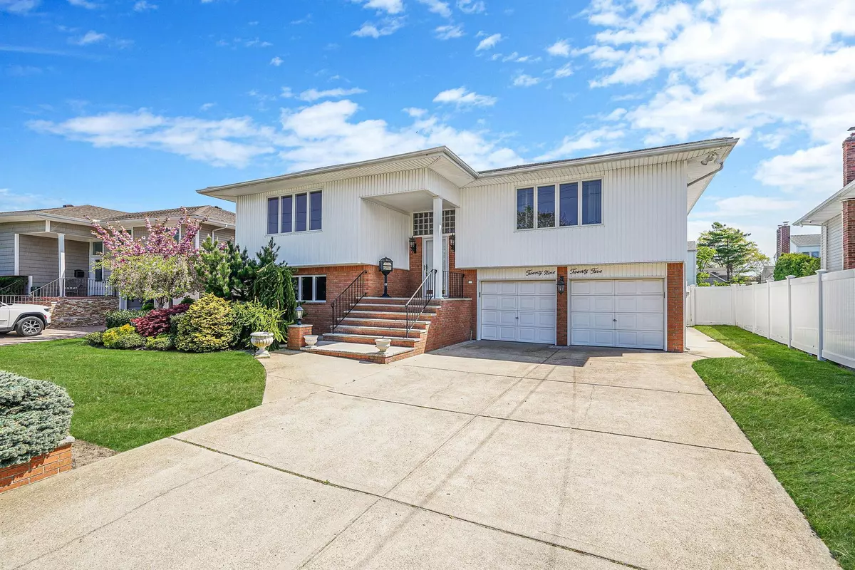 Merrick, NY 11566,2925 Hewlett AVE