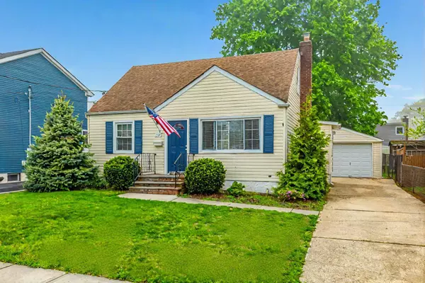 Lindenhurst, NY 11757,257 South 11th Street ST