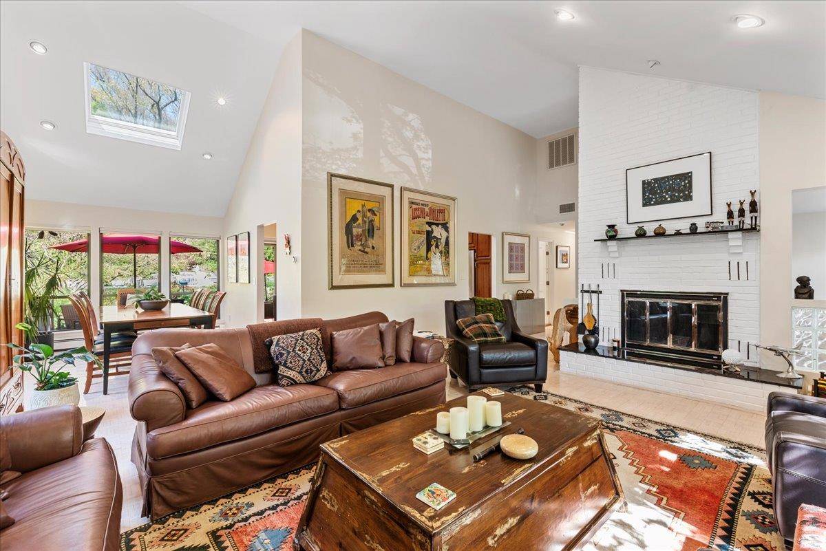 Huntington, NY 11743,668 Park AVE