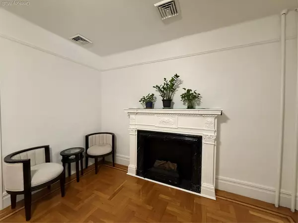 Bronx, NY 10470,133 E 238th ST