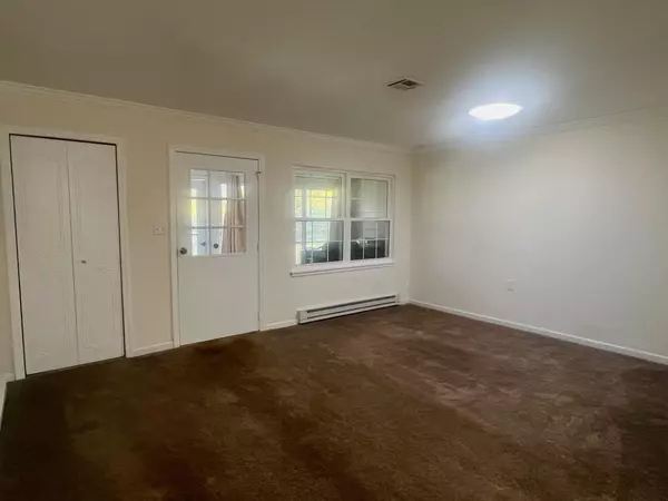 Ridge, NY 11961,195 Newcastle CT #B