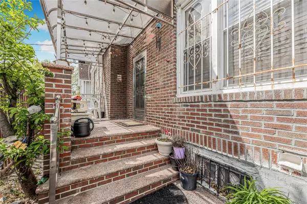 Bronx, NY 10466,607 East 226 ST