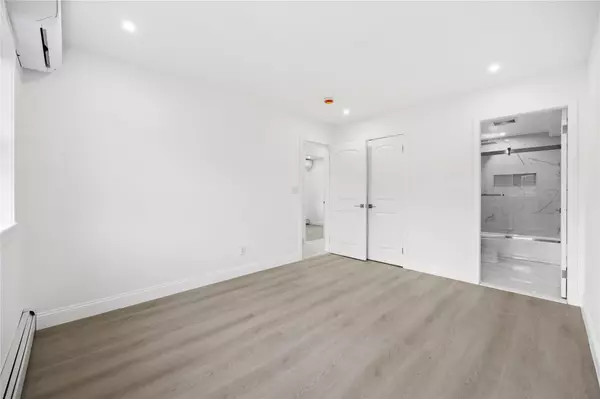 Bayside, NY 11361,43-14 222nd ST