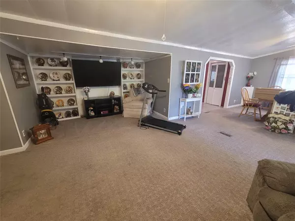 Woodbourne, NY 12788,702 Budd RD