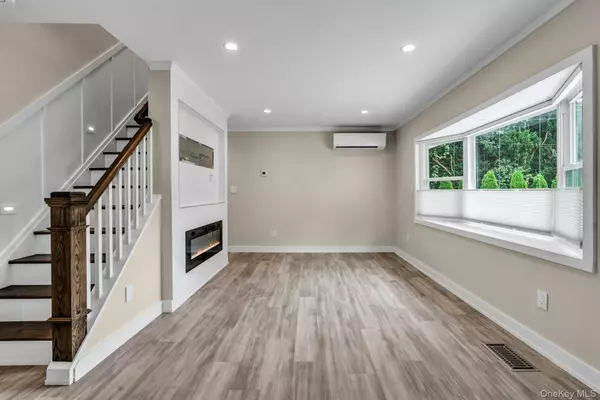 Glen Cove, NY 11542,20 Robert RD