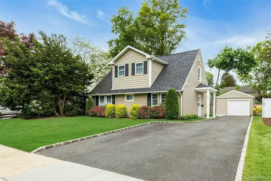 20 Robert RD, Glen Cove, NY 11542