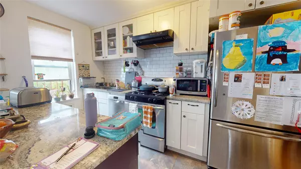 Forest Hills, NY 11373,66-40 108th ST ##6B