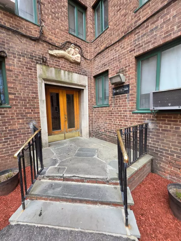 1604 Metropolitan AVE #11G, Bronx, NY 10462