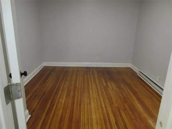 Bronx, NY 10469,949 E 213th ST