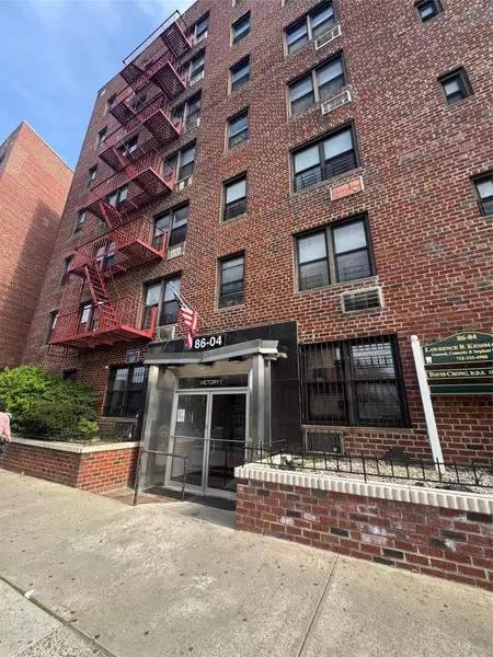 86-04 Grand Ave #2D, Elmhurst, NY 11373