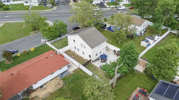 Amityville, NY 11701,50 Darerka ST