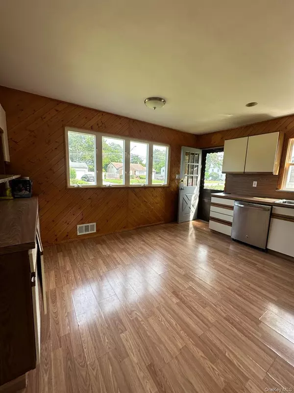 Deer Park, NY 11729,28 Glenda DR