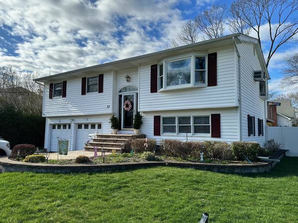 33 41st ST, Islip, NY 11751