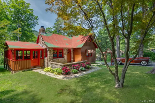 Cold Spring, NY 10516,16 Locust DR