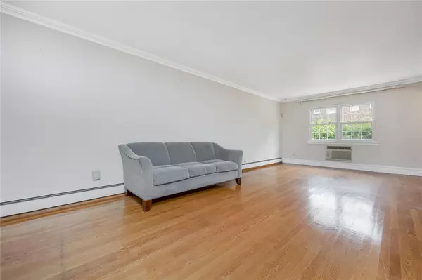 Ridgewood, NY 11385,89-04 Doran AVE