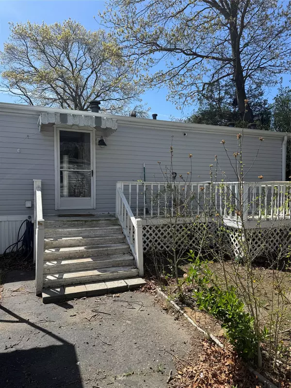 12 Buttercup Drive, Bohemia, NY 11716