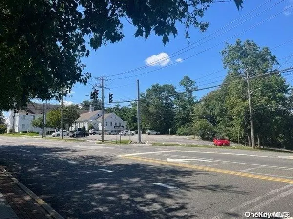 Huntington, NY 11743,70 Main ST