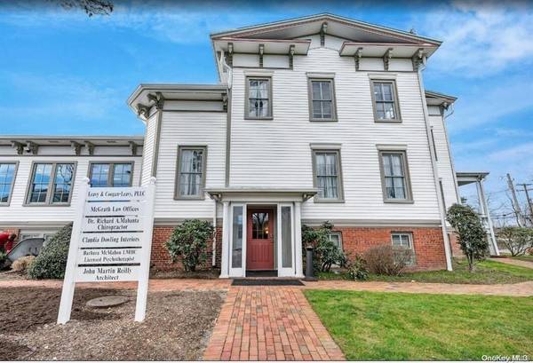 70 Main ST, Huntington, NY 11743
