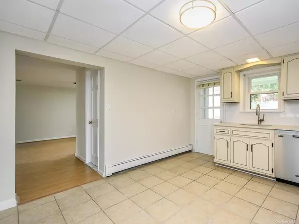 Port Washington, NY 11050,39 Graywood RD #B