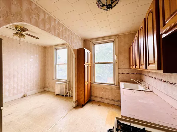 Maspeth, NY 11378,68-11 52nd DR