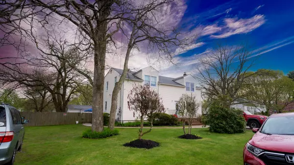 44 Massachusetts AVE, Bay Shore, NY 11706