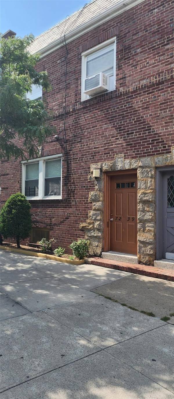7239 Myrtle AVE, Glendale, NY 11385
