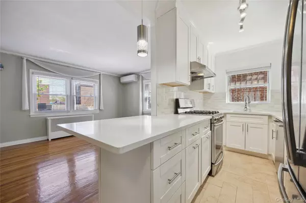 Flushing, NY 11358,43-28 196 ST