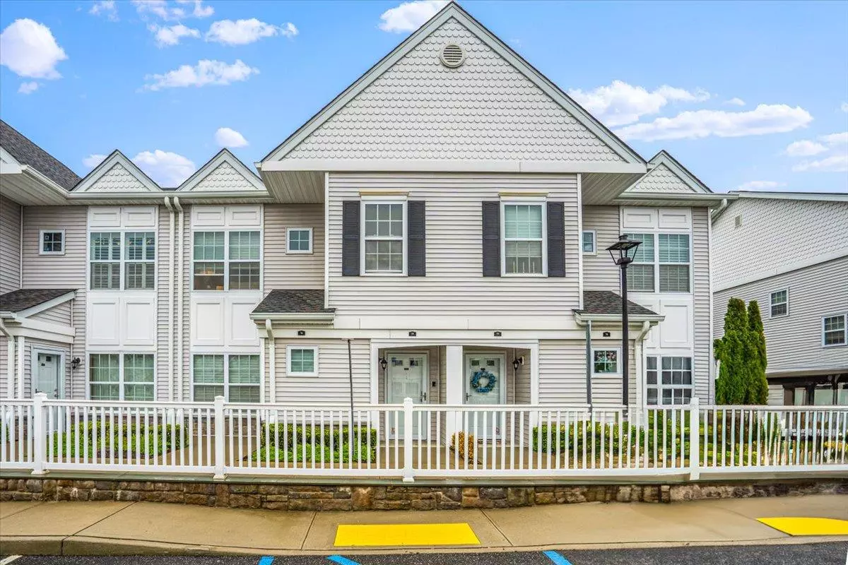 Seaford, NY 11783,75 Spring DR