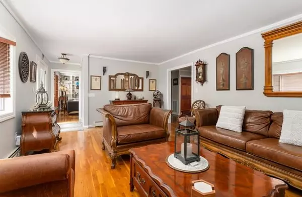 Shoreham, NY 11786,65 N Country RD