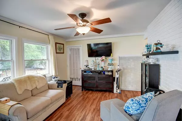 Levittown, NY 11756,21 Potter LN
