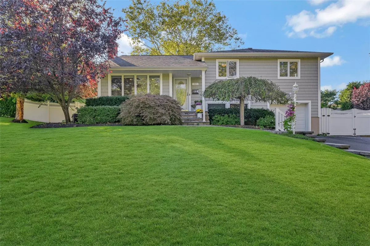Halesite, NY 11743,12 Duncan LN