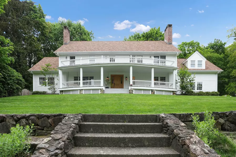 22 Woodfield RD, Briarcliff Manor, NY 10510