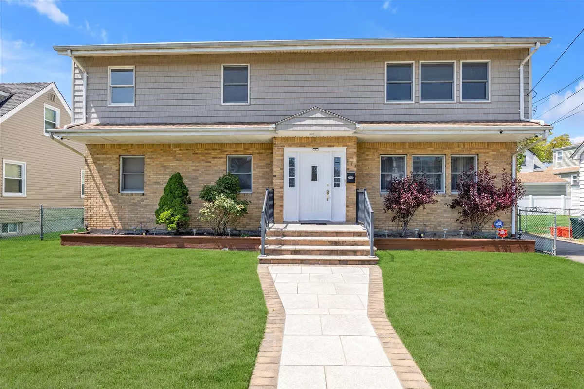 Elmont, NY 11003,240 Keller AVE