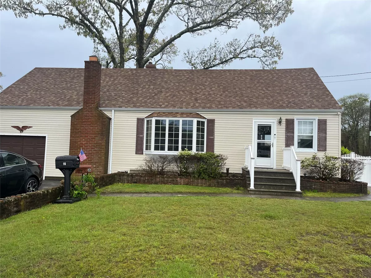 Blue Point, NY 11715,16 Edwards LN