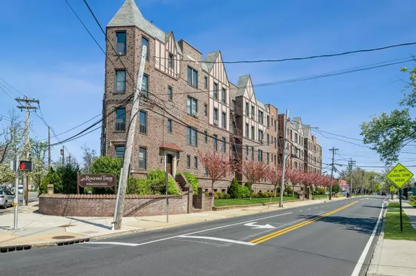 12 Hempstead Ave #4D, Rockville Centre, NY 11570