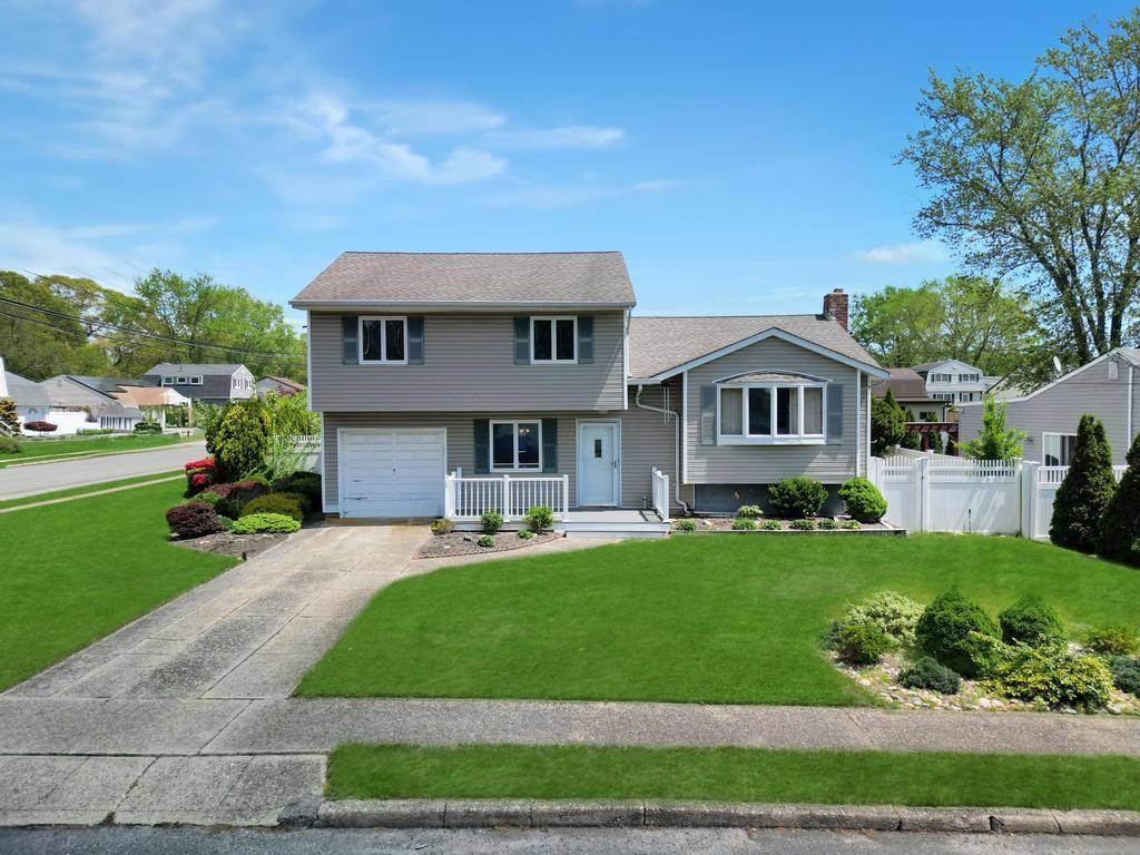 1 Katie CT,  Lake Grove,  NY 11755