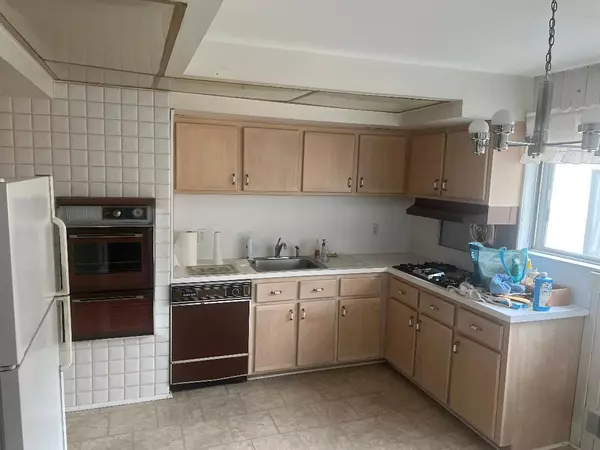 Howard Beach, NY 11414,160-38 85 ST