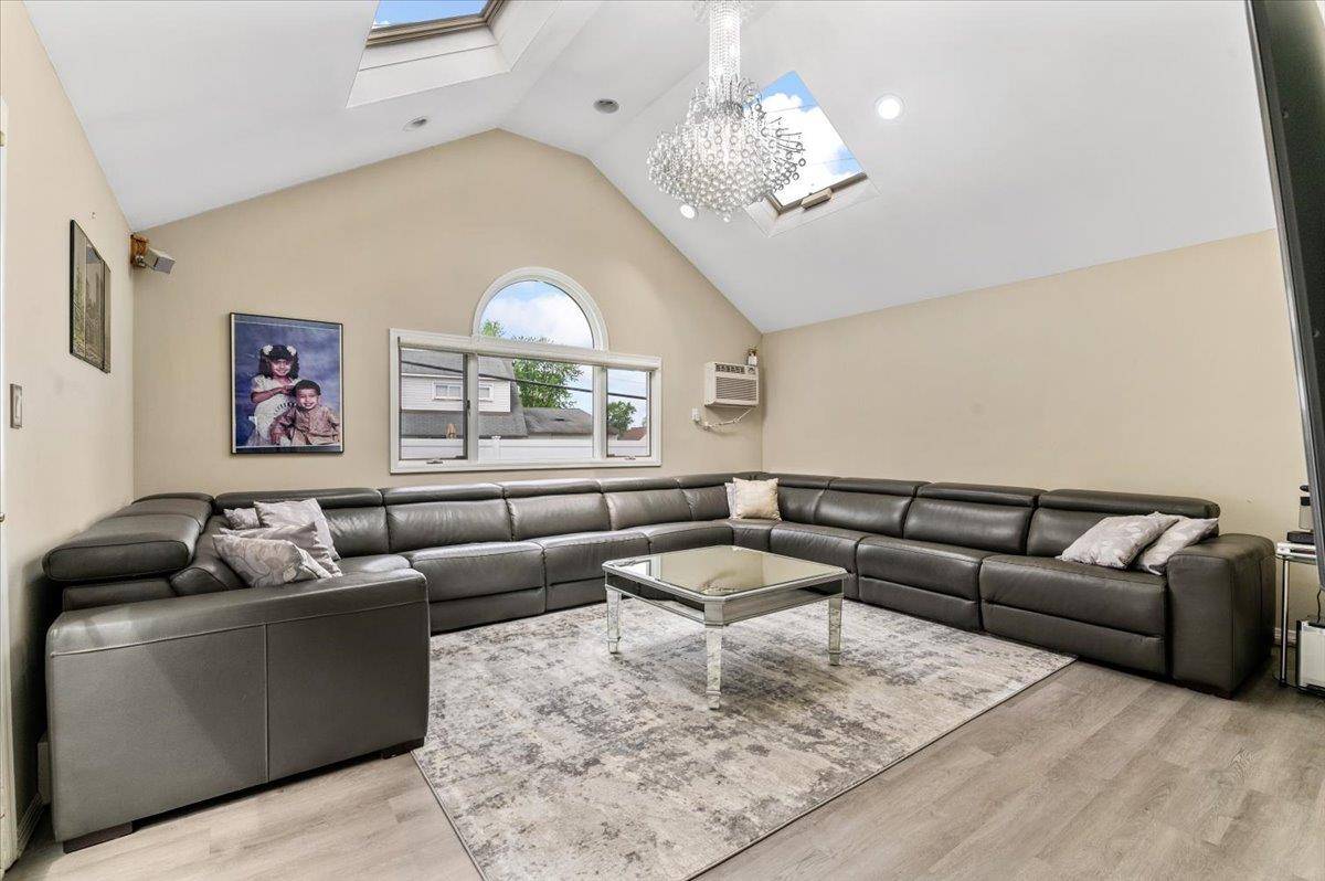 Levittown, NY 11756,20 Forester LN
