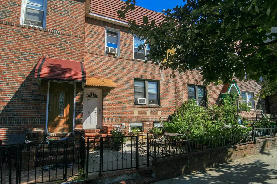 25-09 35th AVE, Astoria, NY 11106