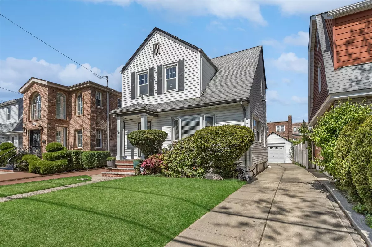 Hollis, NY 11423,8919 205th ST