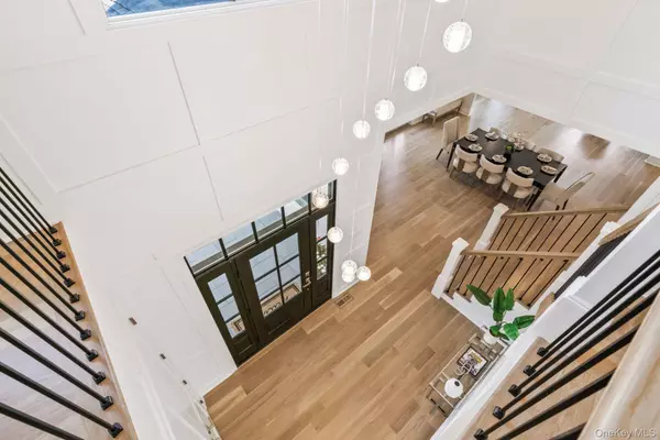 Melville, NY 11747,10 Threepence DR