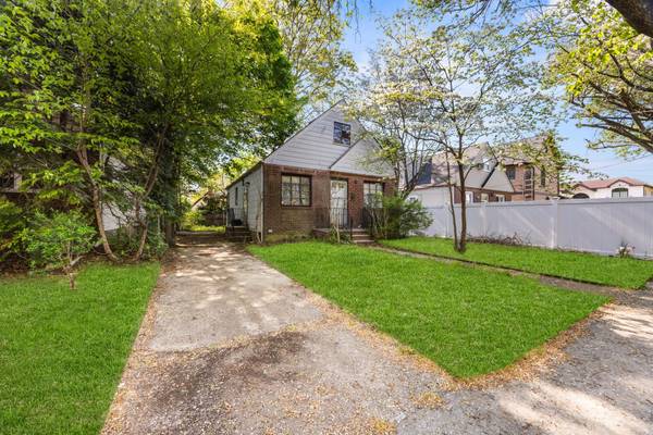 8112 264th ST, Glen Oaks, NY 11004