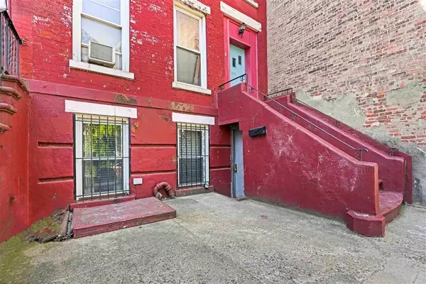 Brooklyn, NY 11213,1352 Bergen ST