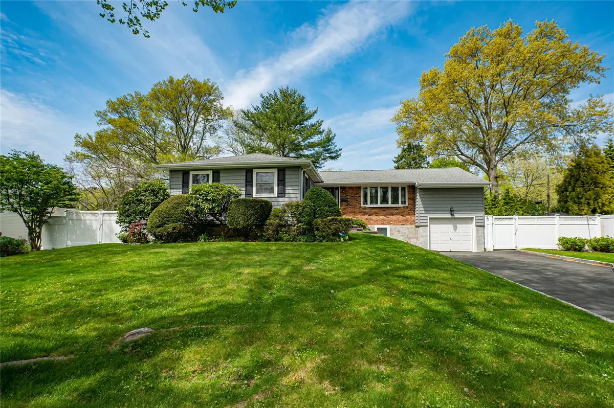 Melville, NY 11747,11 New Dorp PL